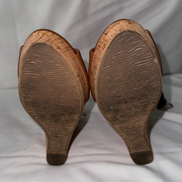 Le Chateau cork wedges - Picture 6 of 6
